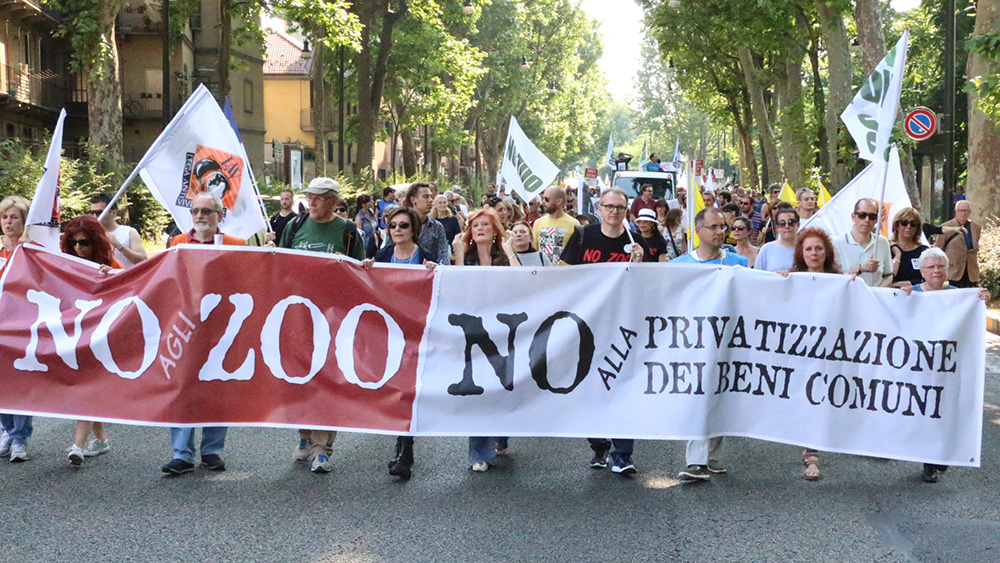 La manifestazione contro la riapertura dello zoo di Torino con i rappresentanti delle maggioi sigle dell'animalismo nazionale La manifestazione contro la riapertura dello zoo di Torino con i rappresentanti delle maggioi sigle dell'animalismo nazionale