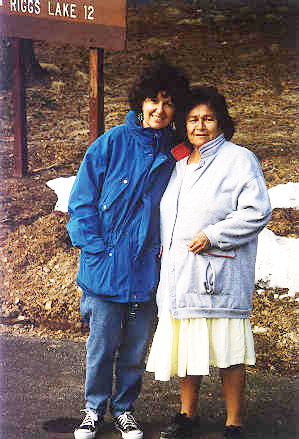 Rosalba Nattero sul Monte Graham in Arizona con Ola Cassadore, leader della Apache Survival Coalition, scomparsa nel 2012 Rosalba Nattero sul Monte Graham in Arizona con Ola Cassadore, leader della Apache Survival Coalition, scomparsa nel 2012
