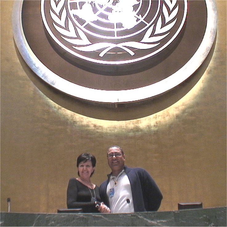 ONU di New York. Rosalba Nattero con Roberto Mucaro Borrero, presidente della United Confederation of Taíno People e presidente della United Nations International Decade of the World’s Indigenous Peoples ONU di New York. Rosalba Nattero con Roberto Mucaro Borrero, presidente della United Confederation of Taíno People e presidente della United Nations International Decade of the World’s Indigenous Peoples