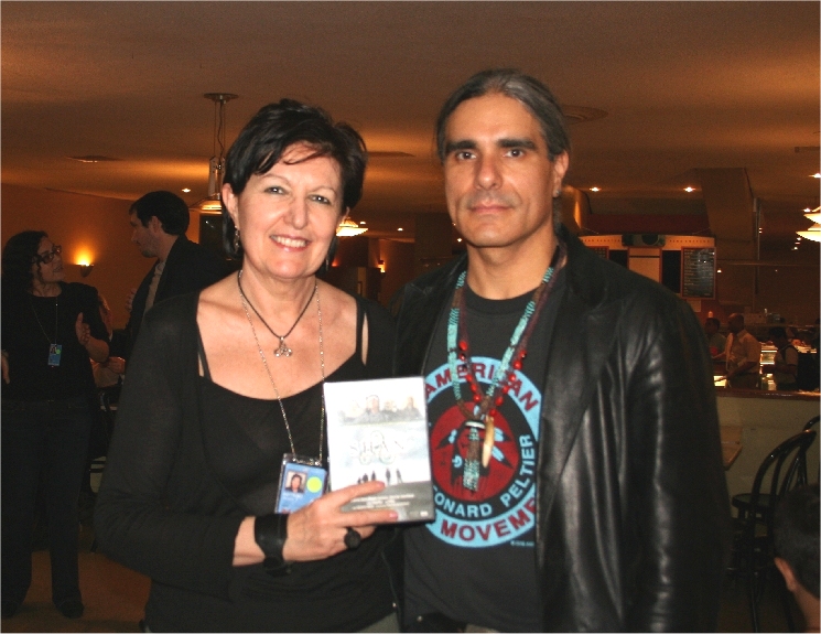 Rosalba Nattero all’ONU di New York con Robby Romero, Apache, leader della rock band Red Thunder e attivista per i diritti dei Popoli indigeni Rosalba Nattero all’ONU di New York con Robby Romero, Apache, leader della rock band Red Thunder e attivista per i diritti dei Popoli indigeni