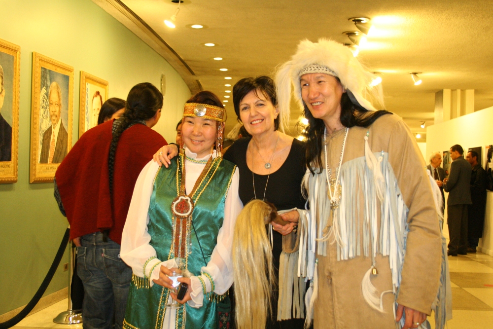 Nattero all’ONU di New York con i delegati dei Popoli indigeni della Siberia Nattero all’ONU di New York con i delegati dei Popoli indigeni della Siberia