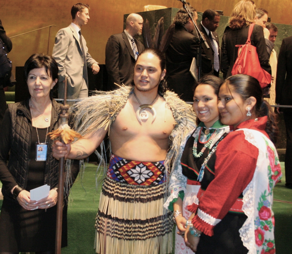 La delegazione degli aborigeni australiani all’ONU di New York con Rosalba Nattero La delegazione degli aborigeni australiani all’ONU di New York con Rosalba Nattero